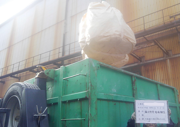 Carrying out and loading the asbestos waste