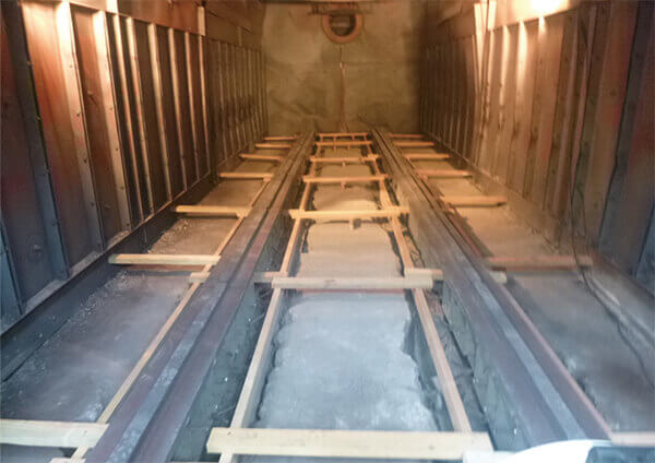 Renewal of rails in furnace hearths and furnaces inside